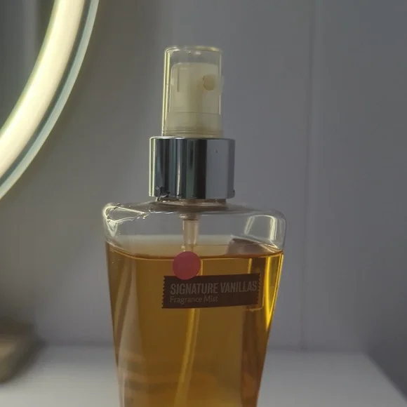 Rare Apricot Signature Vanilla Fragrance Mist with Silver Cap - Picture 2 of 4